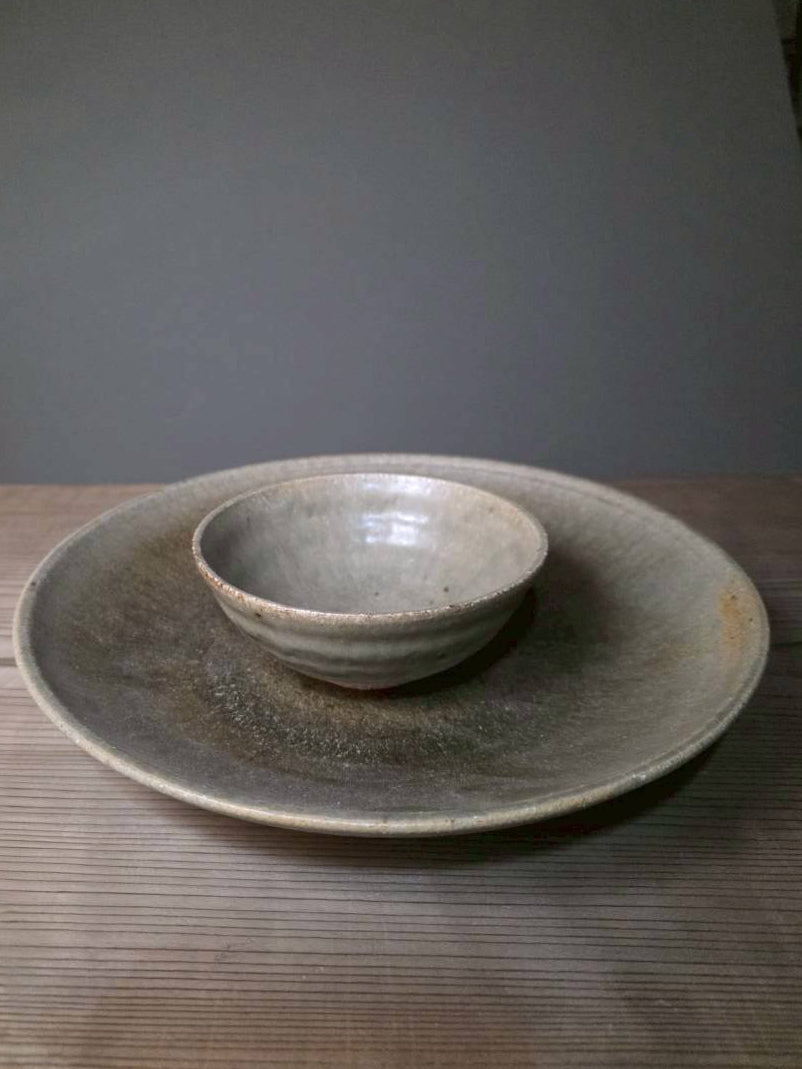 4. Ash-glazed small round bowl